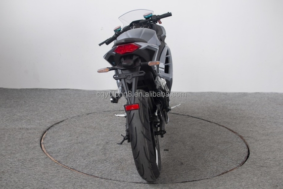 Une moto électrique à écran LCD intelligent avec une vitesse de 65 à 120 km/h et un design élégant