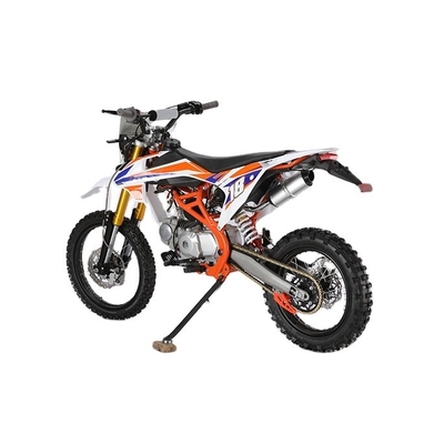 Une moto de 125cc, 150cc, 200cc, 300cc, 400cc personnalisée