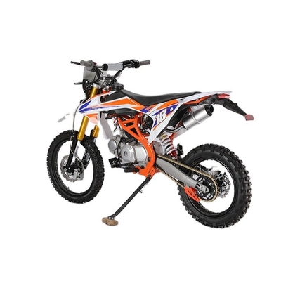 Une moto de 125cc, 150cc, 200cc, 300cc, 400cc personnalisée