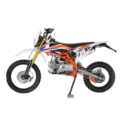 Une moto de 125cc, 150cc, 200cc, 300cc, 400cc personnalisée